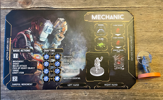 The Mechanic from Nemesis with its playercard and Miniature